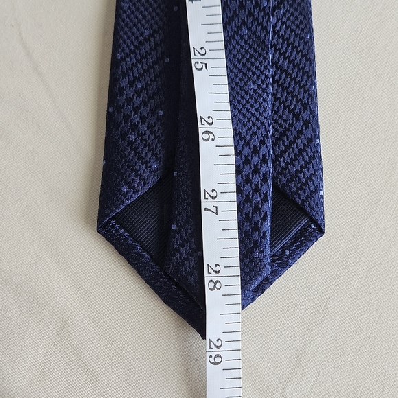 Michael Kors Men’s 100% Silk Blue Neck Tie, With Intricate Woven Patterns - Picture 8 of 9